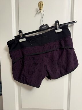 Lulu Lemon patterned athletic shorts Purple/Maroon/Burgundy Size 6